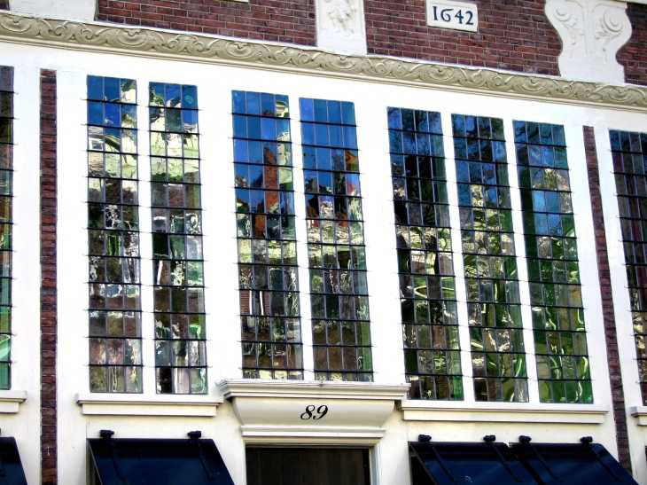 Windows and reflections, De Drie Hendricken, Bloemgracht