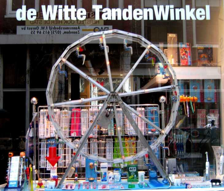 de Witte TandenWinkel toothbrush shop, Runstraat