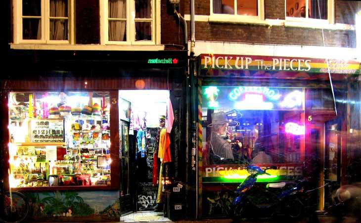 Shop windows in Oude Hoogstraat, Centrum district