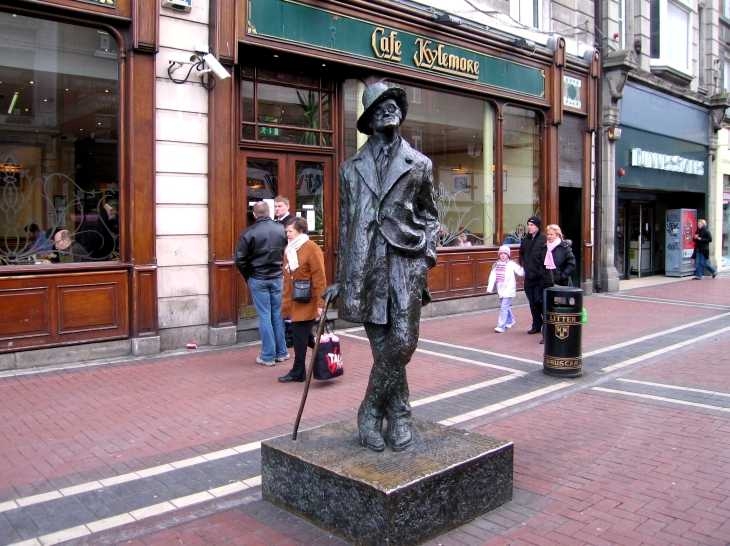 Statue of James Joyce, Dublin city centre