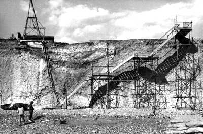 Patterns on the cliffs